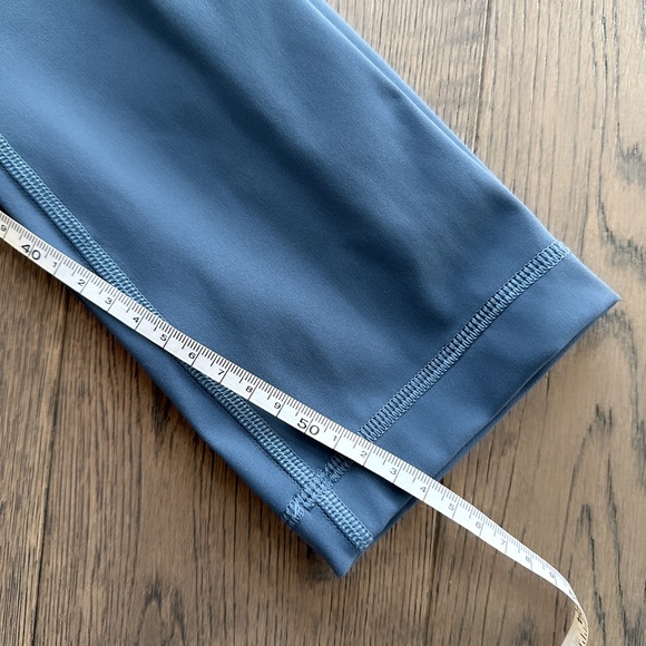 🐳 Lululemon Align Cropped Leggings Size 2 Blue - Picture 4 of 5